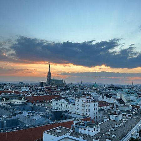 Center Apartment With 360° Rooftop Wien Eksteriør bilde